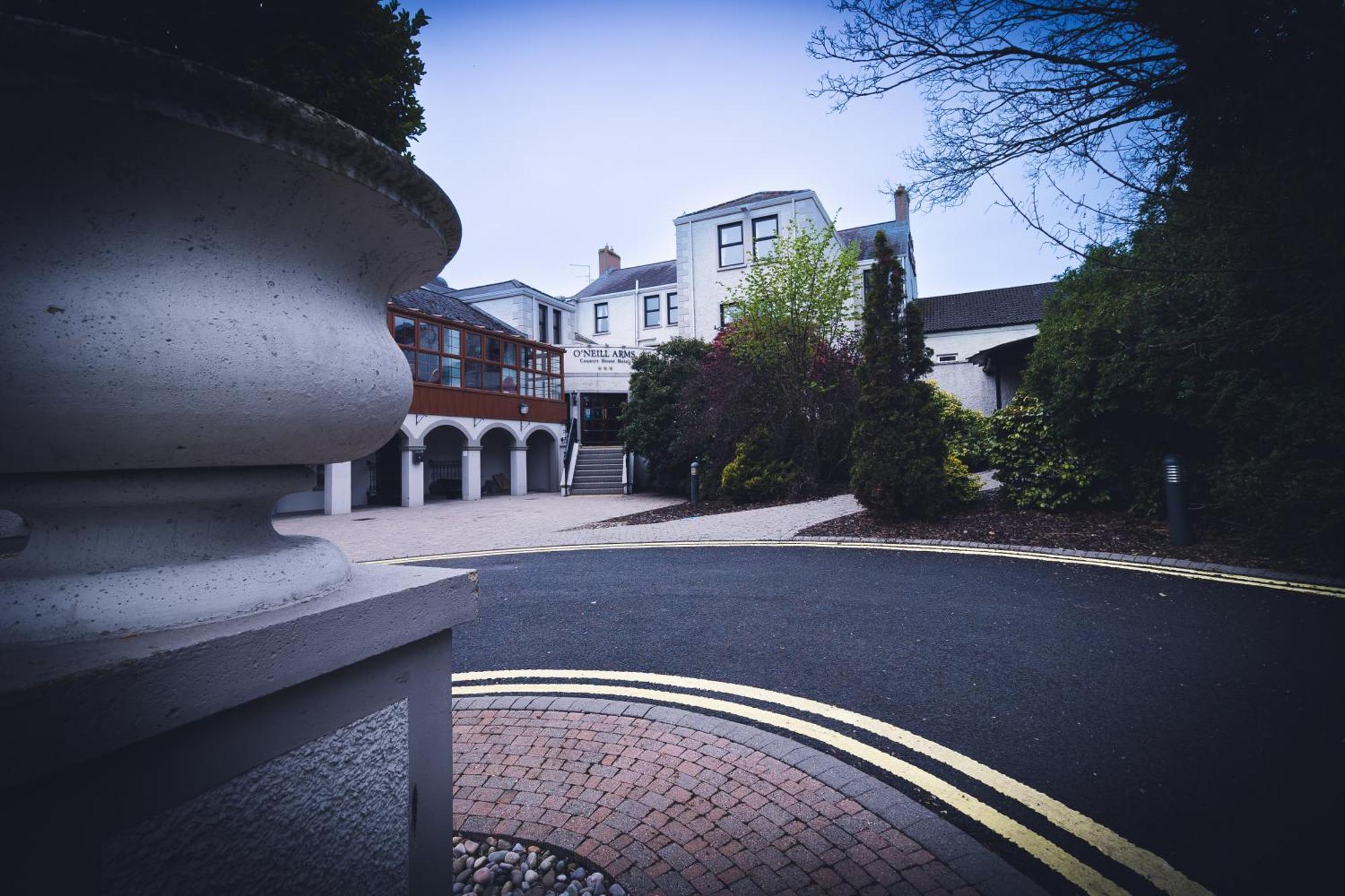 O'Neill Arms Hotel Toome Екстер'єр фото